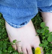 夏季光脚易发真菌感染 教你几招保养双脚